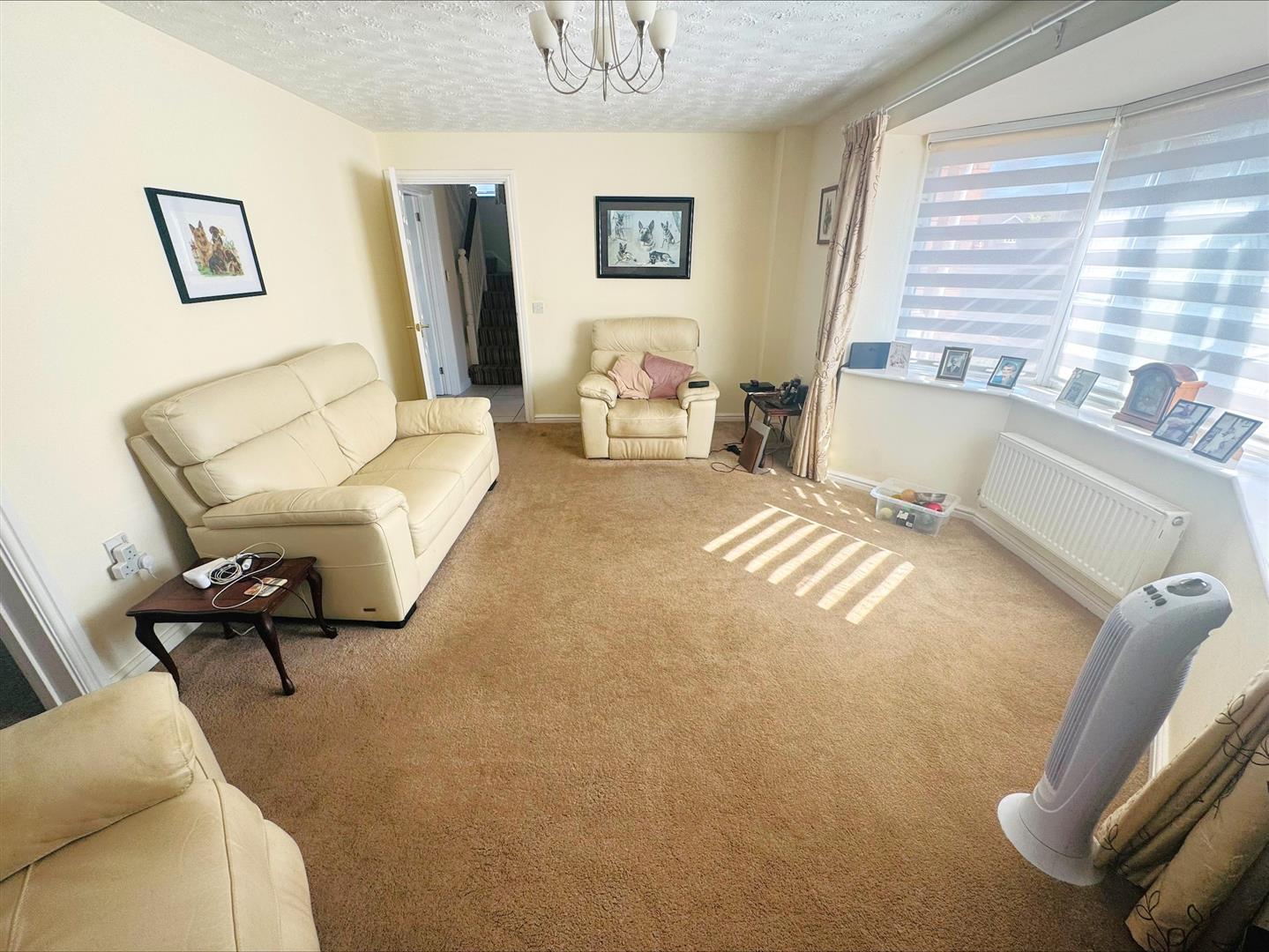 Clos Bryn Haul, Llwynhendy, Llanelli, SA14 9DZ
